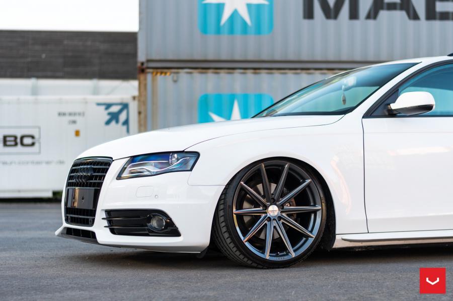 Детали экстерьера Audi A4 Avant on Vossen Wheels (VFS10) 2017 года  (фото 16 из 23)